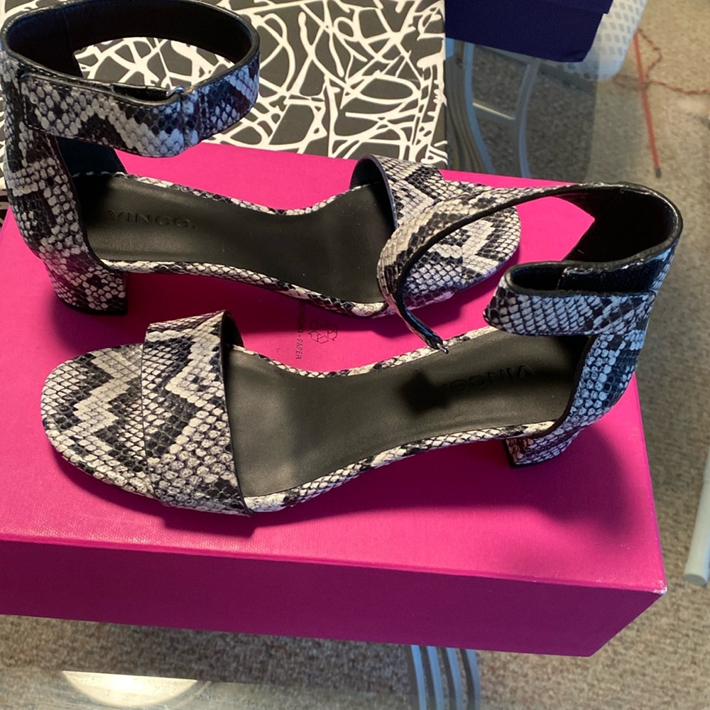 Vince sandals